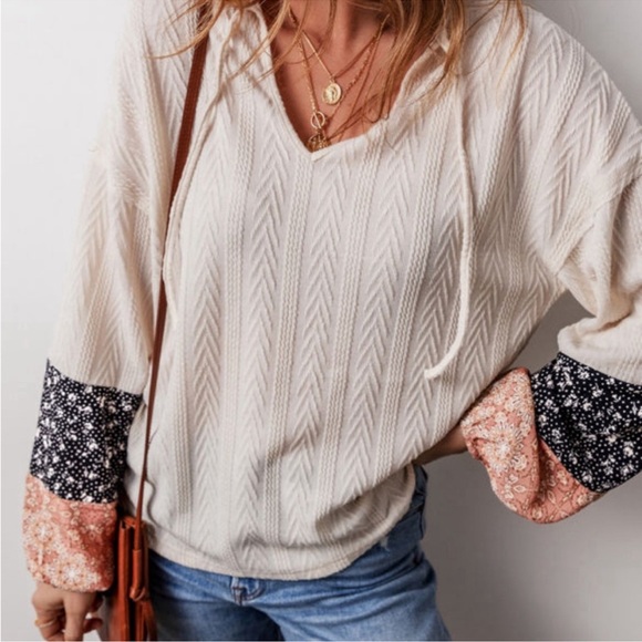 Chic Cream Sweater with Floral Sleeves - Picture 3 of 8